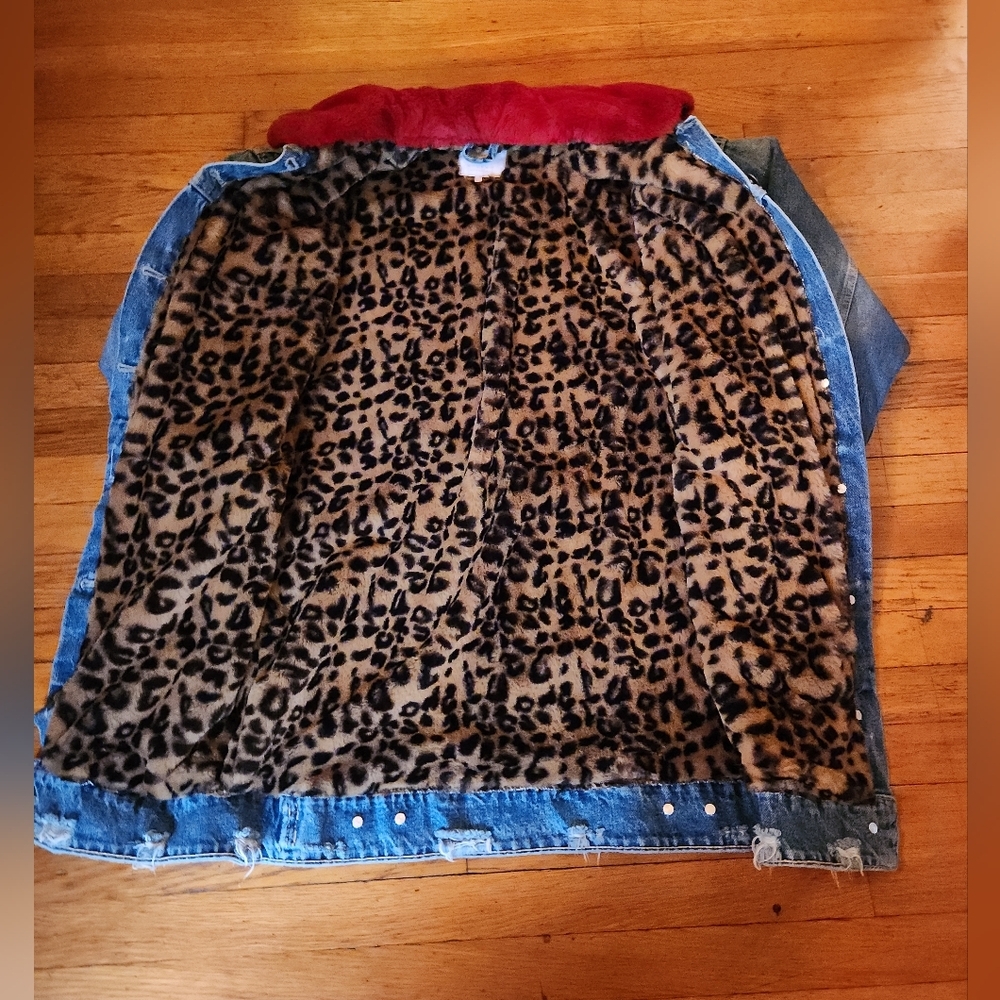 ZARA Oversized Denim Jacket with Red Faux Fur Collar and Leopard Interior‎ - Picture 6 of 9